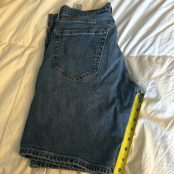 Levi’s men’s Jean Shorts - Picture 5 of 5